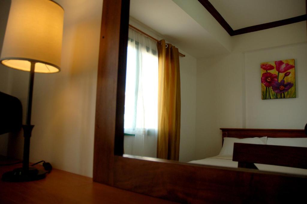 Isabelle Royale Paranaque Paranaque City Екстер'єр фото
